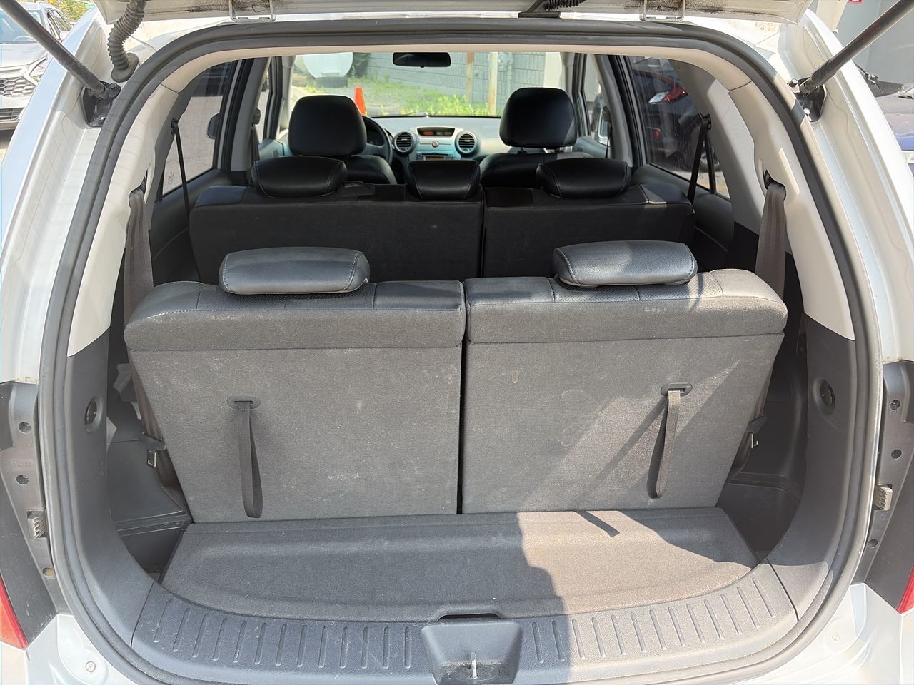 2010 Kia Rondo in Markham, Ontario