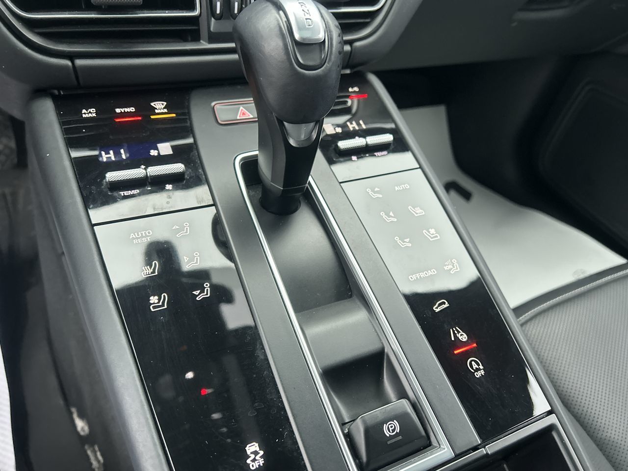 2023 Porsche Macan in Markham, Ontario