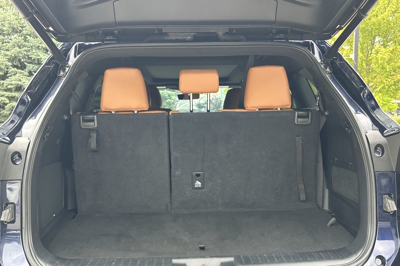 2023 Toyota Highlander in Markham, Ontario