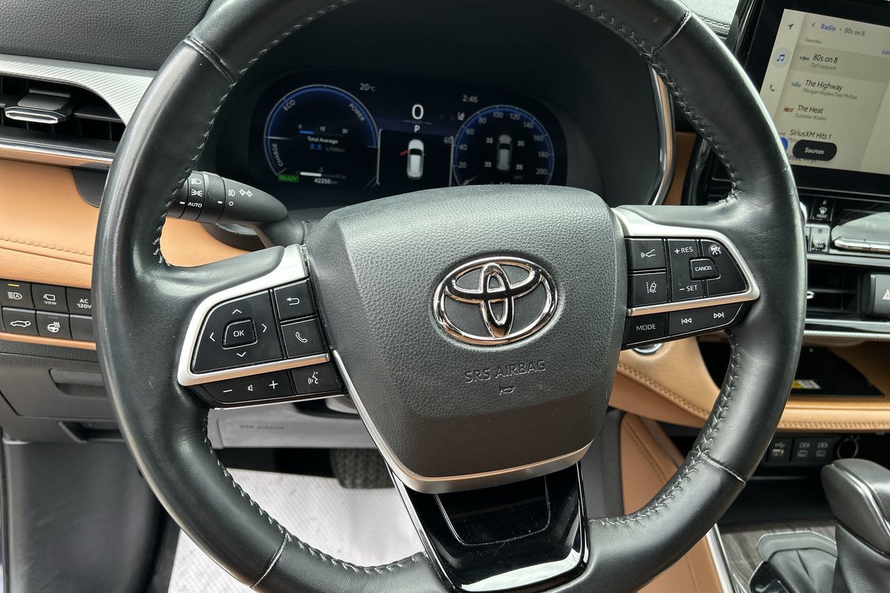 2023 Toyota Highlander in Markham, Ontario