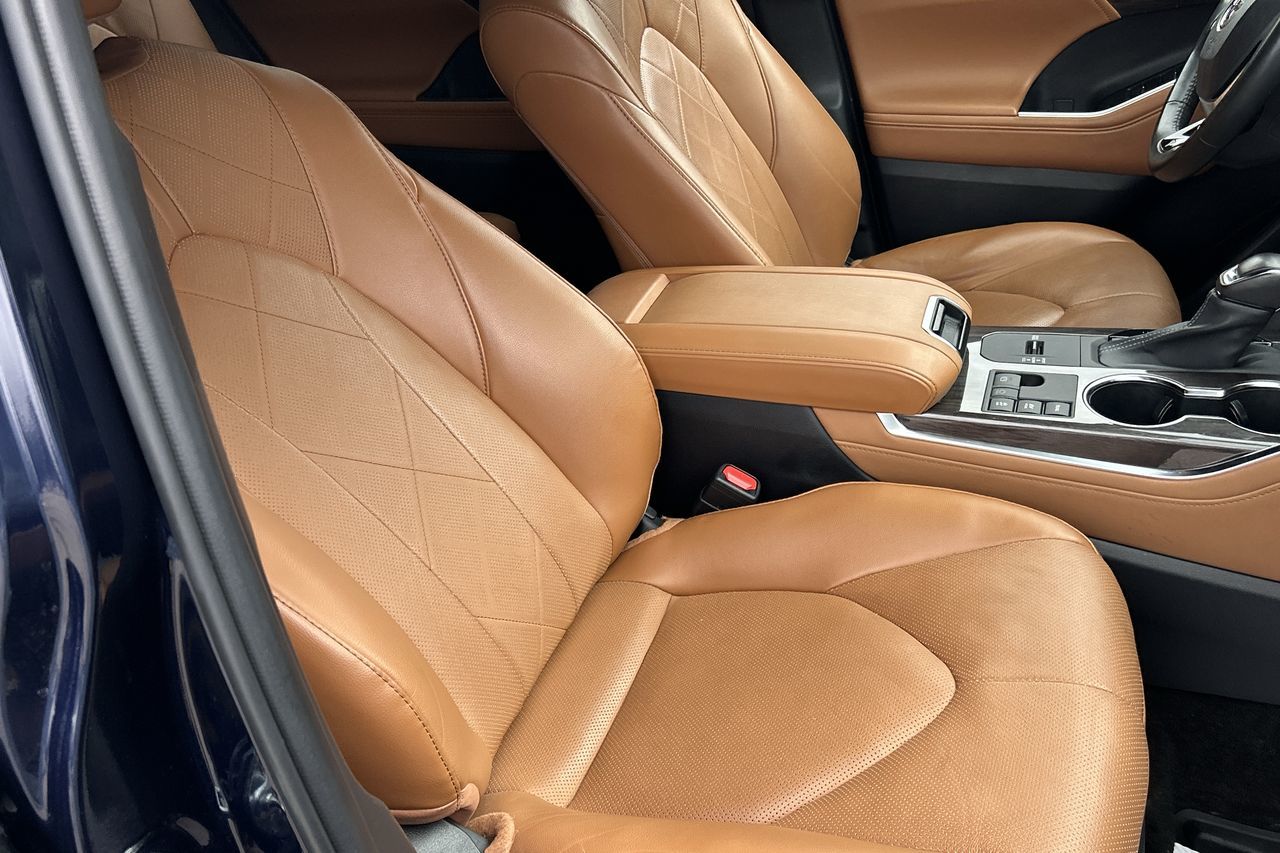 2023 Toyota Highlander in Markham, Ontario