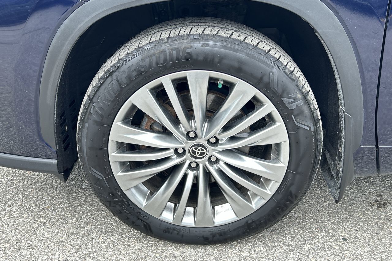 2023 Toyota Highlander in Markham, Ontario