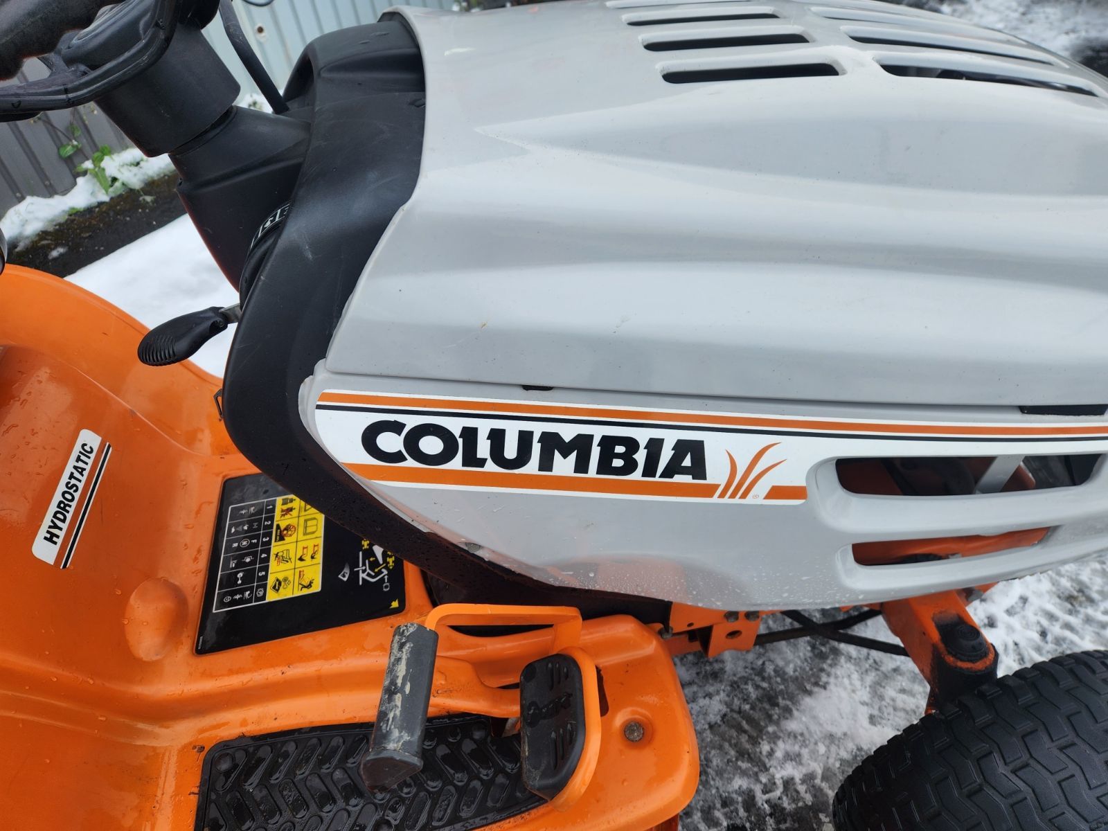 2004 Columbia 18 hp 42 HYDROSTATIC