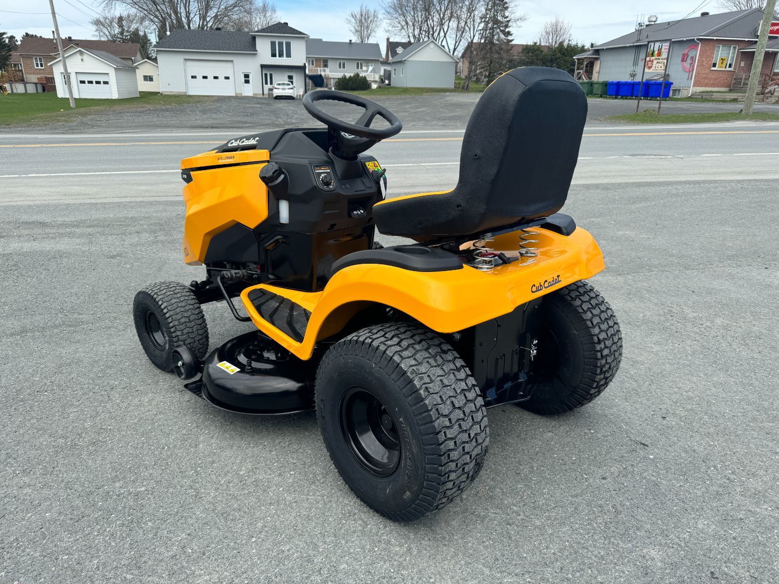 2024 Cub Cadet XT1 LT42 INTELLIPOWER Tracteur à gazon