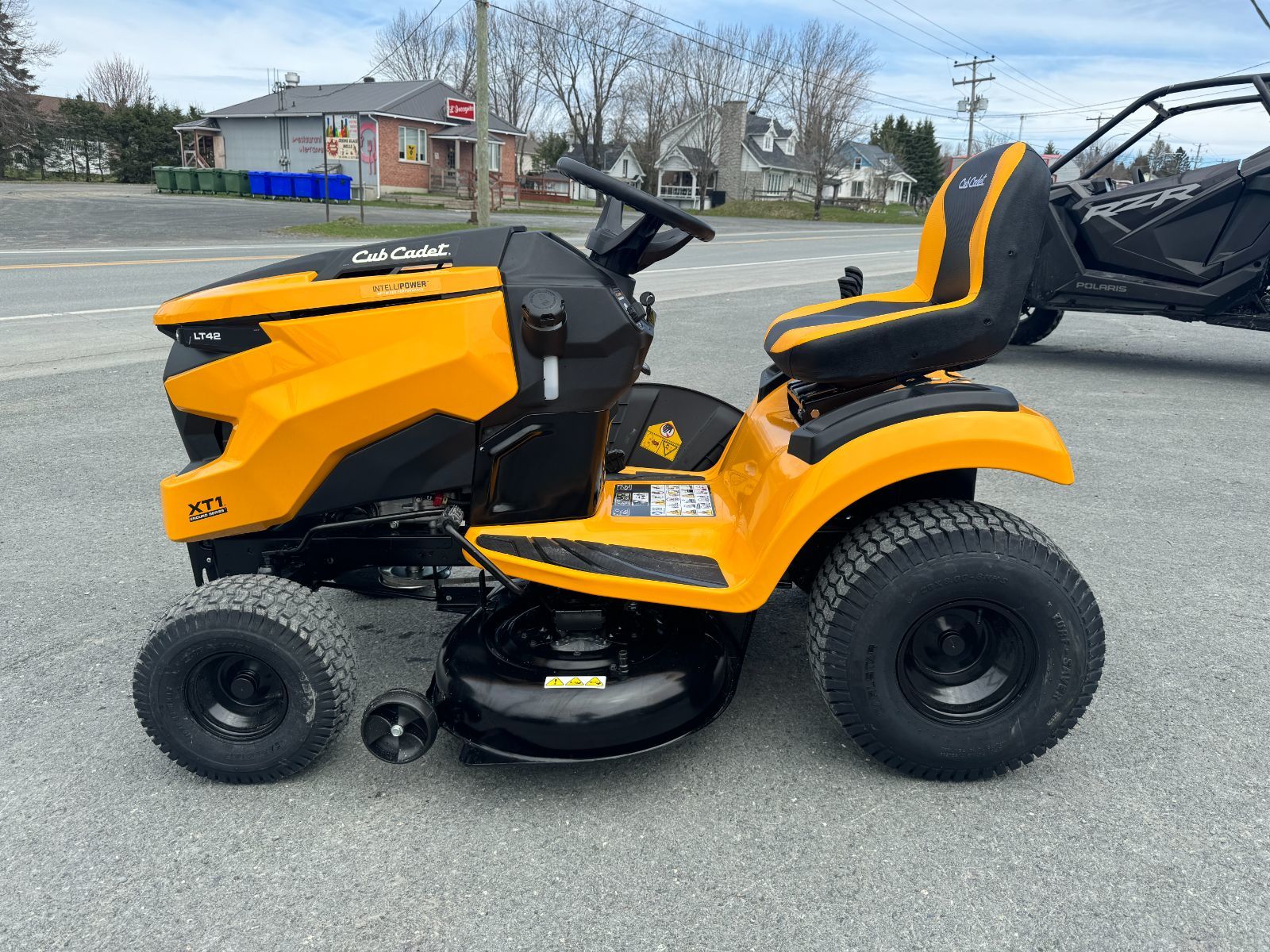 2024 Cub Cadet XT1 LT42 INTELLIPOWER Tracteur à gazon