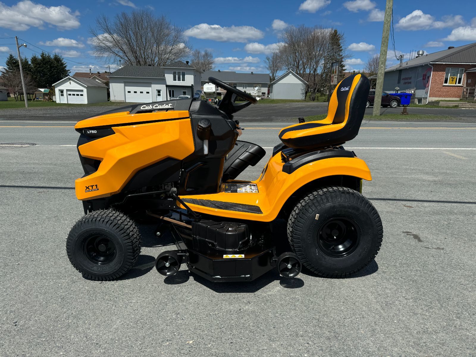 2024 Cub Cadet XT1 LT50 FAB Tracteur à gazon