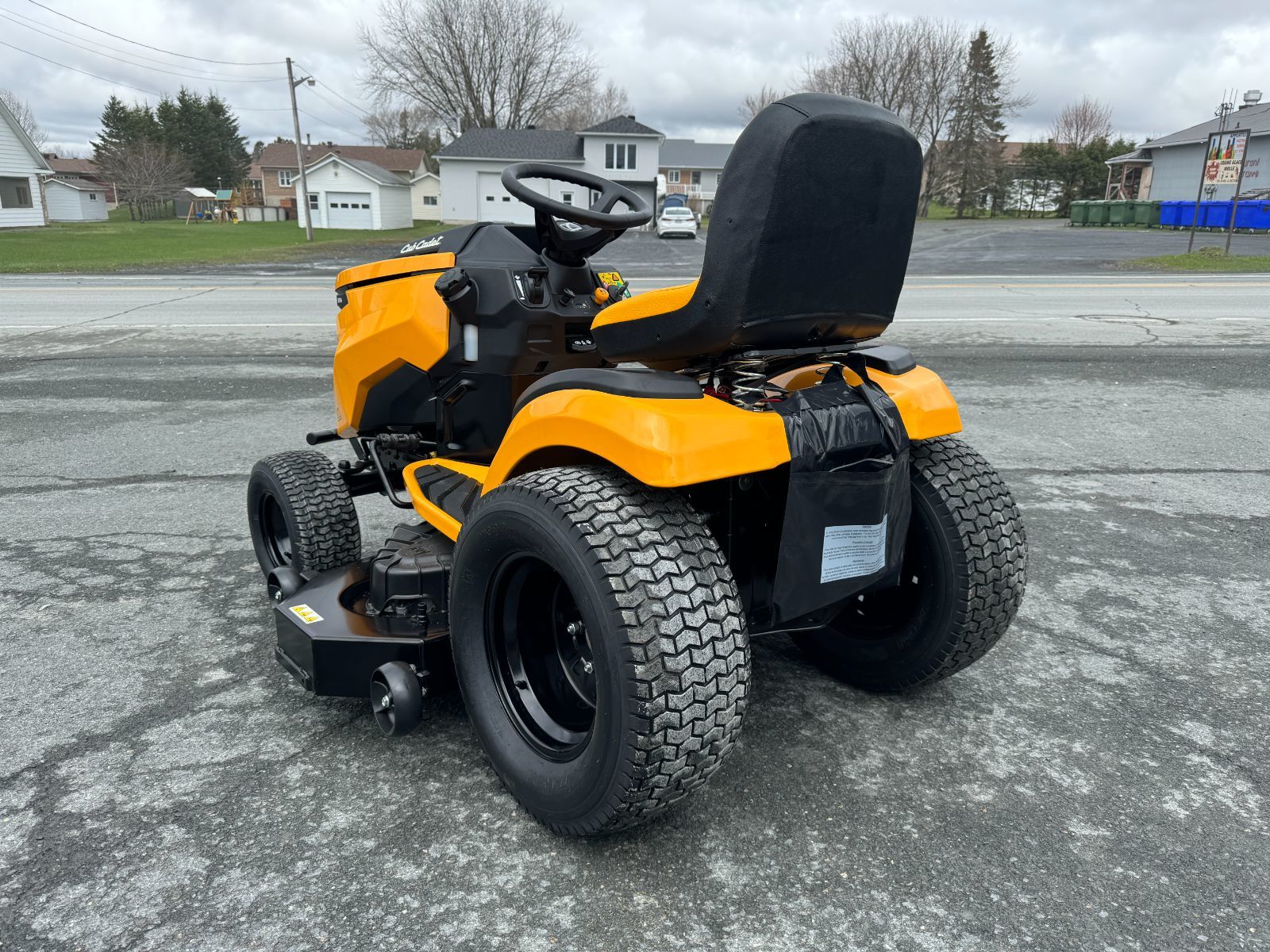 Cub Cadet XT1 ST54 FAB Tracteur à gazon  2024