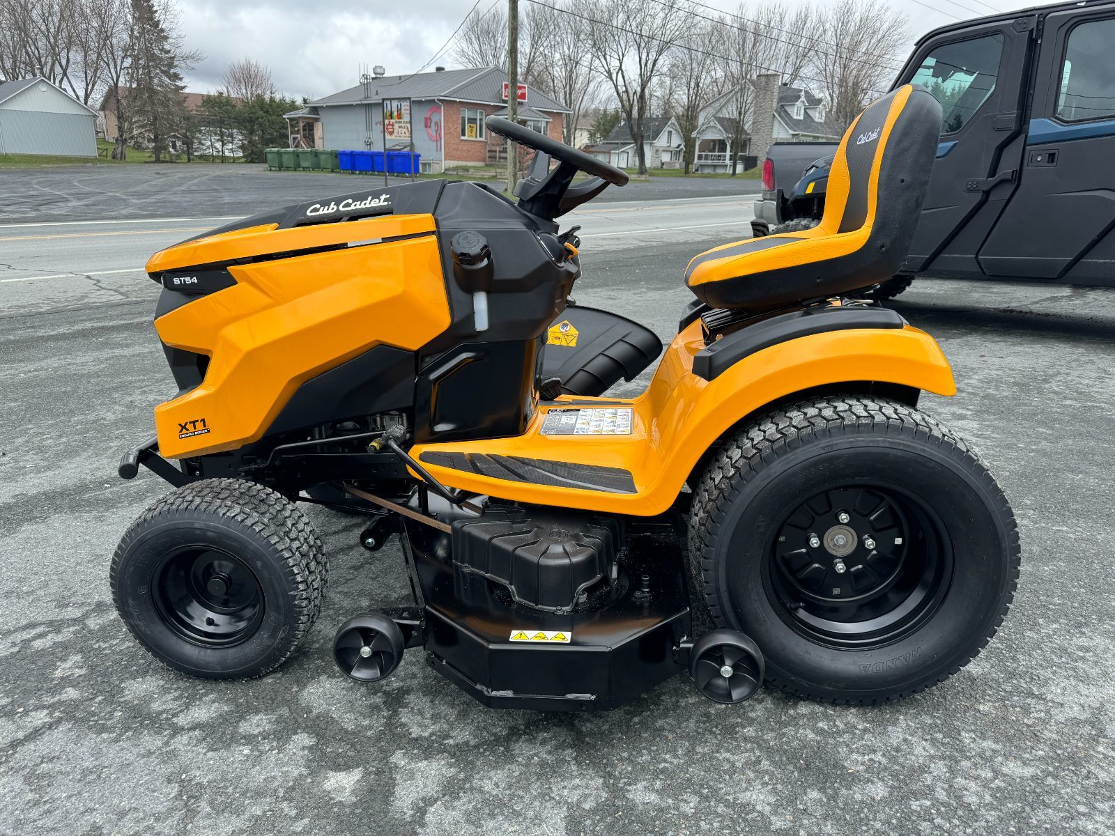 Cub Cadet XT1 ST54 FAB Tracteur à gazon  2024