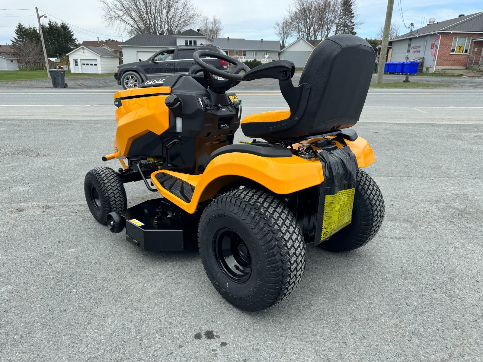 Cub Cadet XT2 LX42  2024