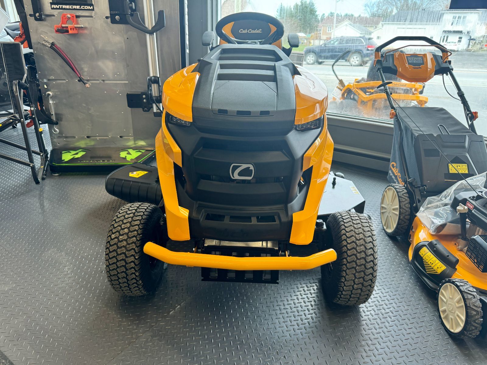 2024 Cub Cadet XT2 LX46