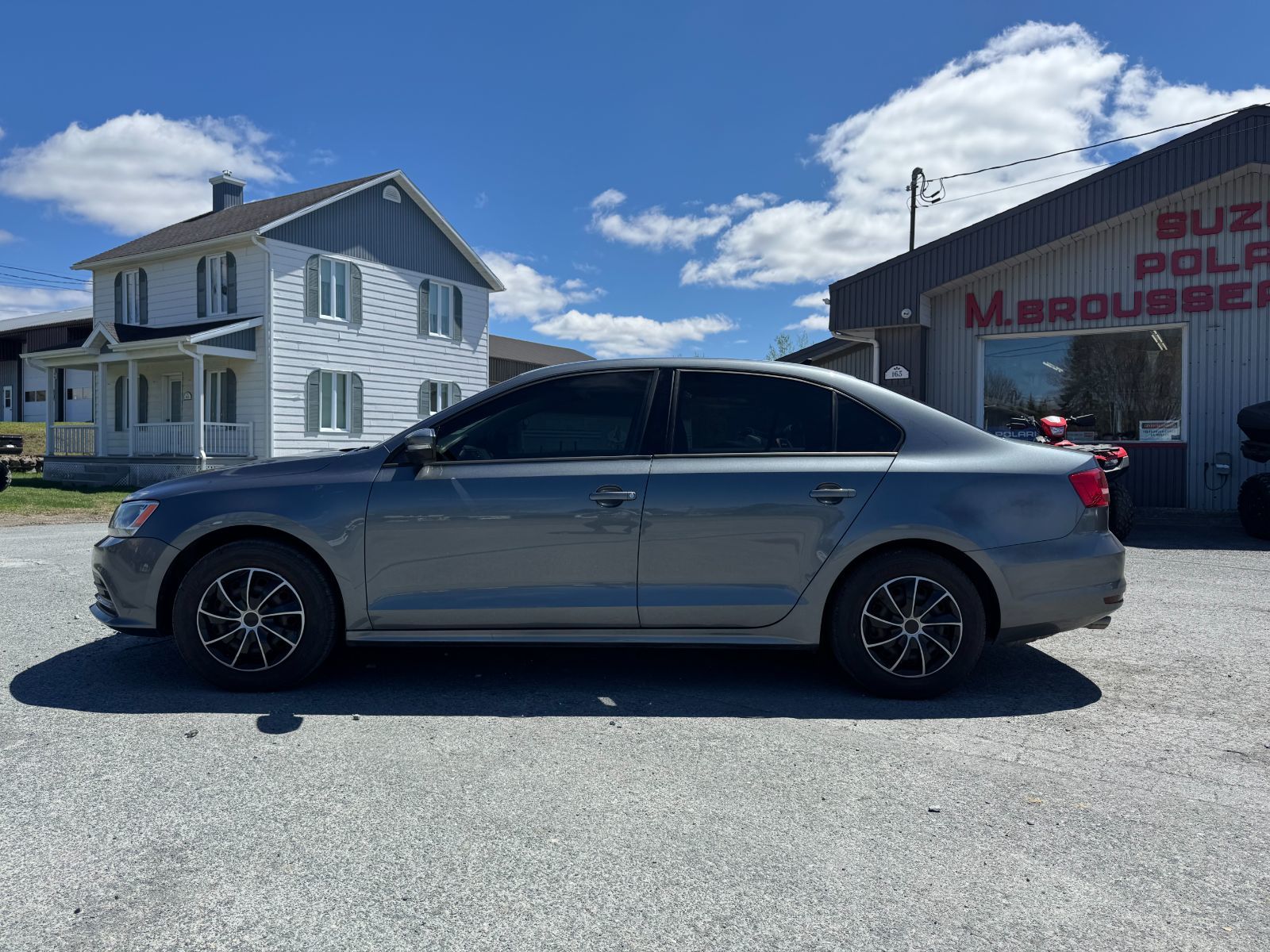 VOLKWAGEN JETTA TREMDLINE 2015