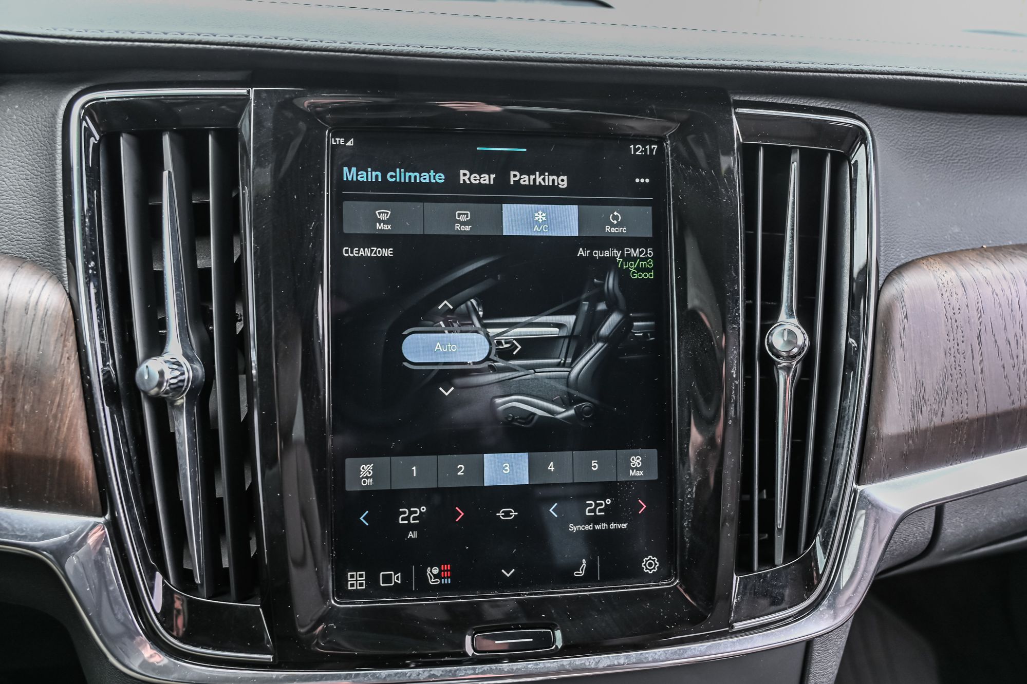 2022 Volvo S90 in Dorval, Quebec