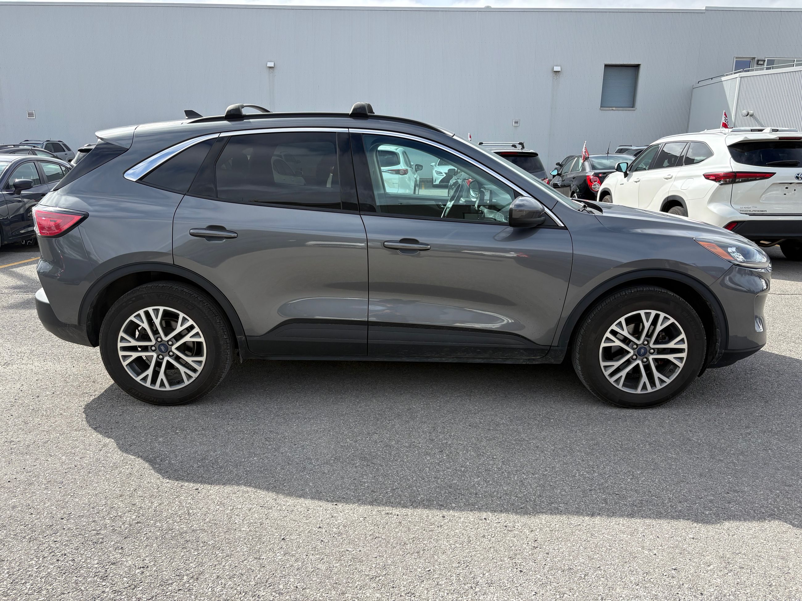 Photo 2022 Ford Escape SEL - AWD - 1.5L ECOBOOST - LEATHER - BACK-UP CAM #4