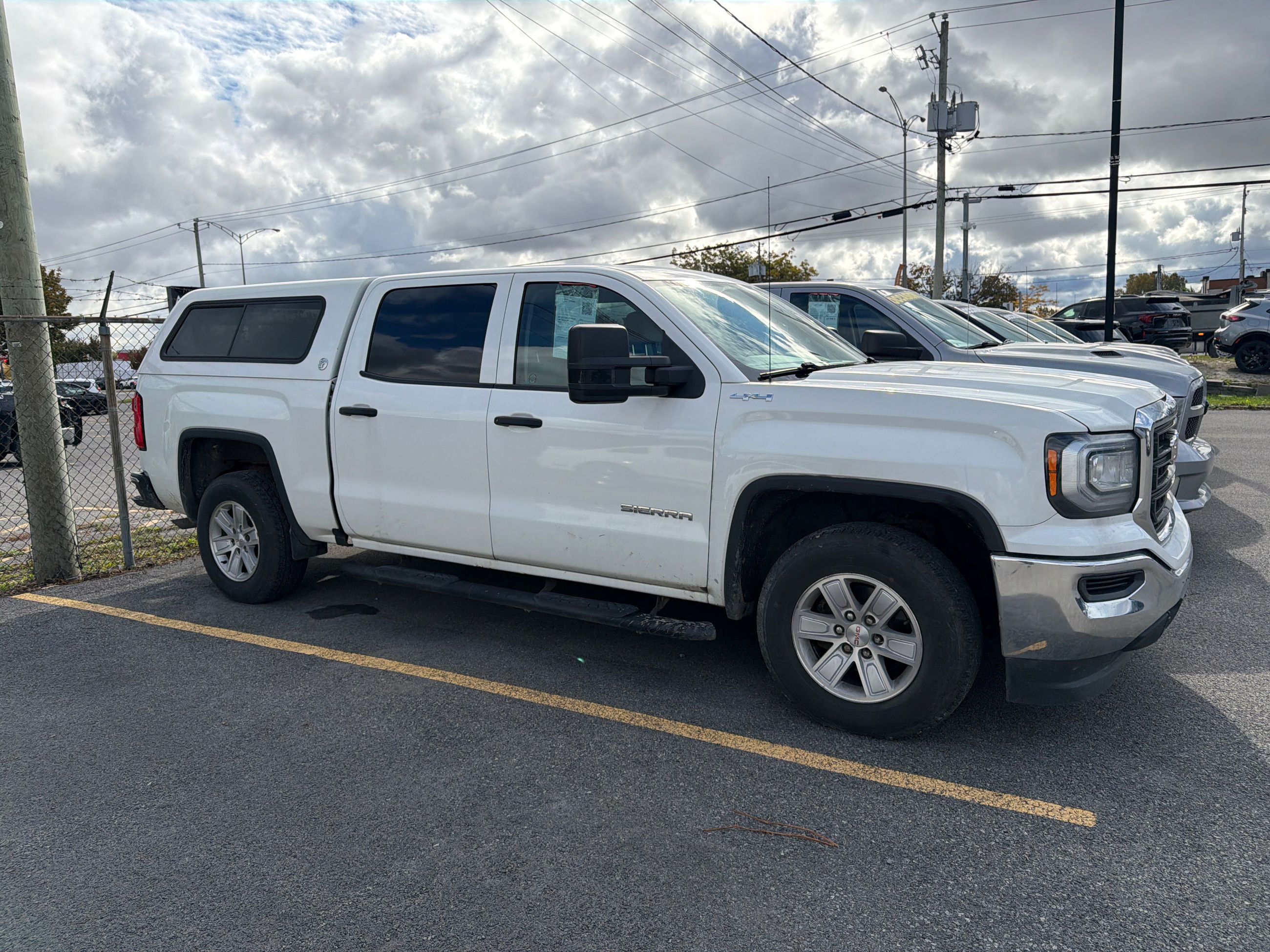 Photo 2018 GMC Sierra 1500 5.3L, 4x4 , jamais accidenté #2