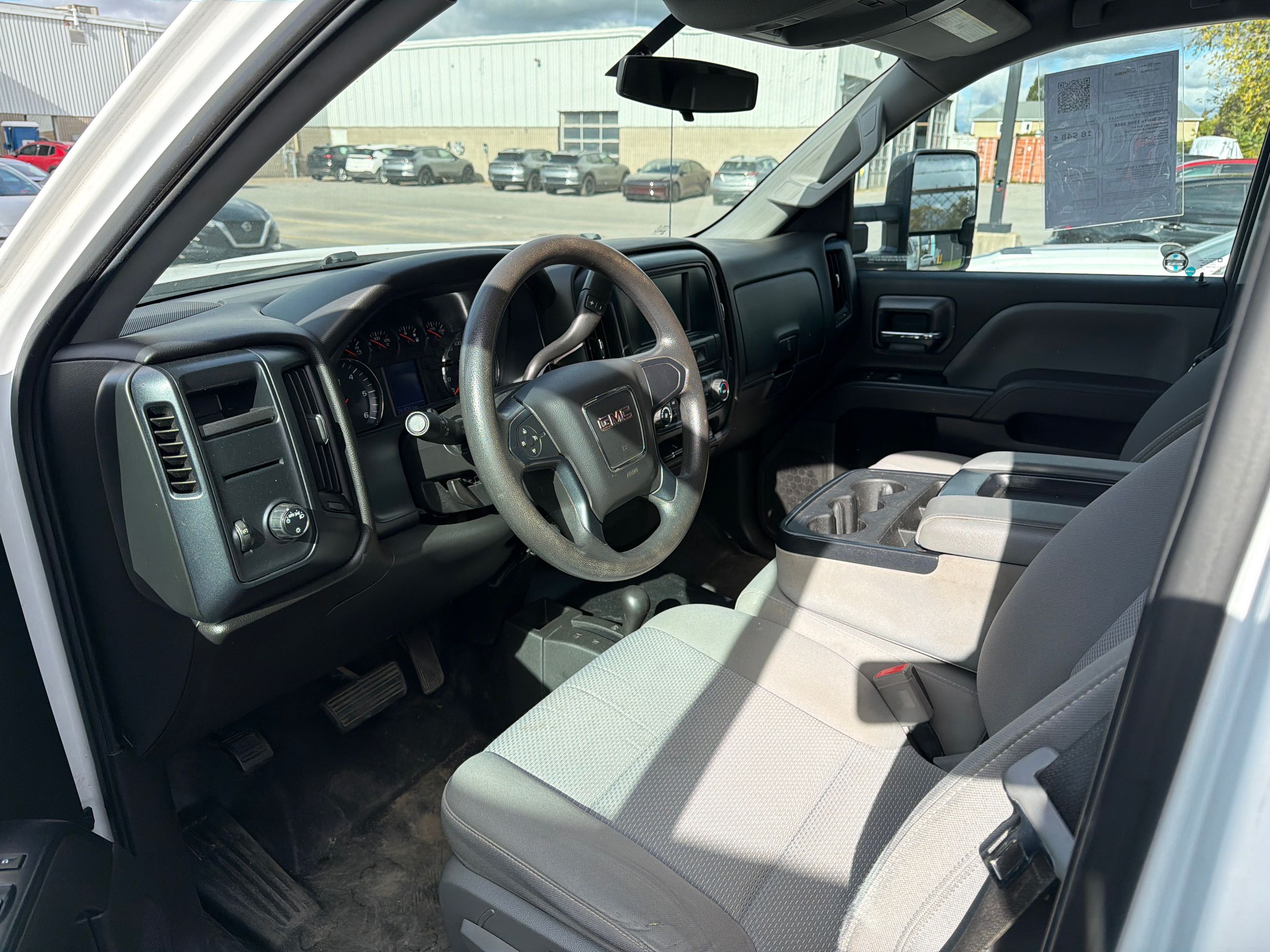 Photo 2018 GMC Sierra 1500 5.3L, 4x4 , jamais accidenté #3