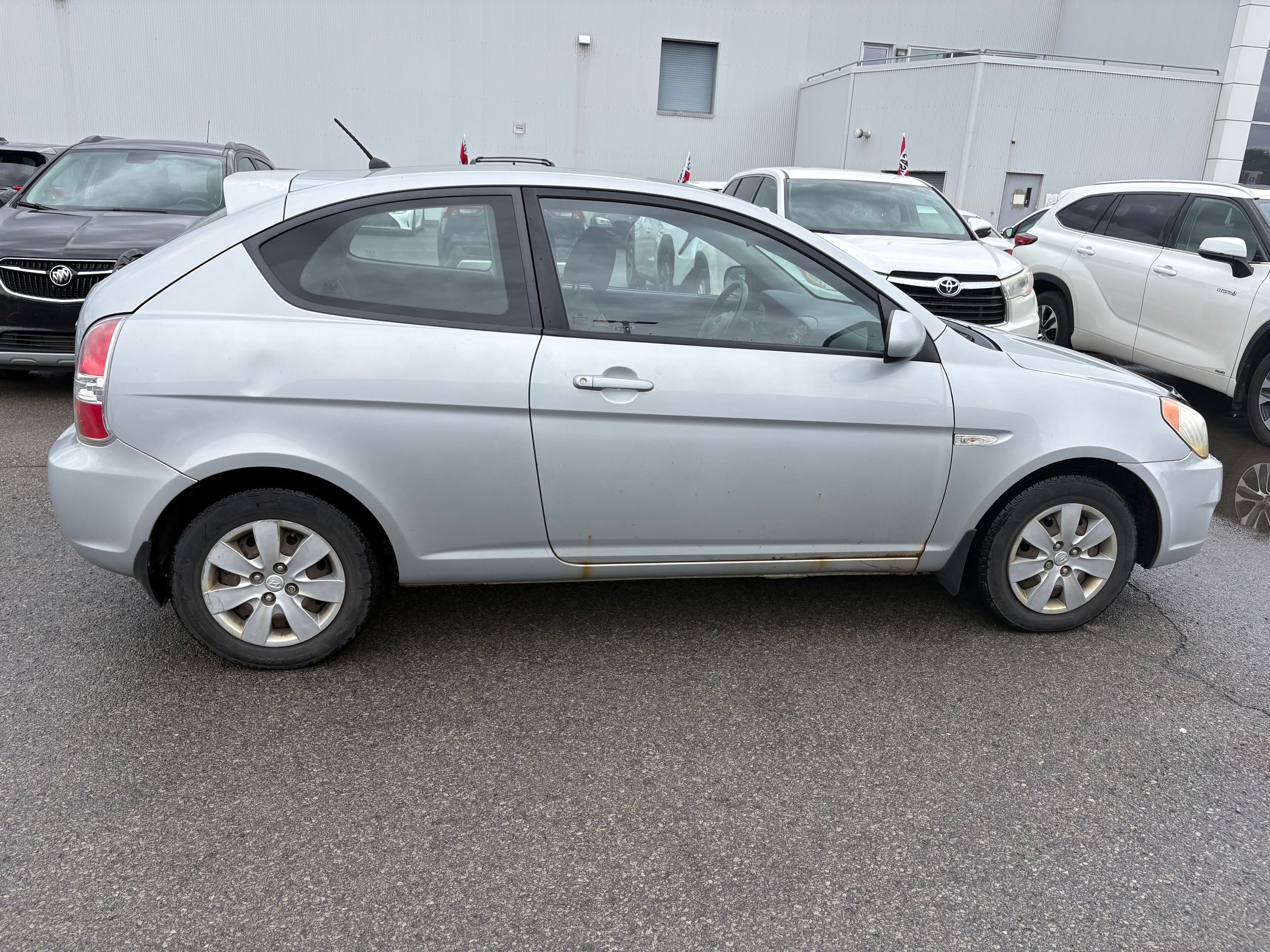 Photo 2010 Hyundai Accent GL - MANUEL - A/C - HEATED SEATS #4