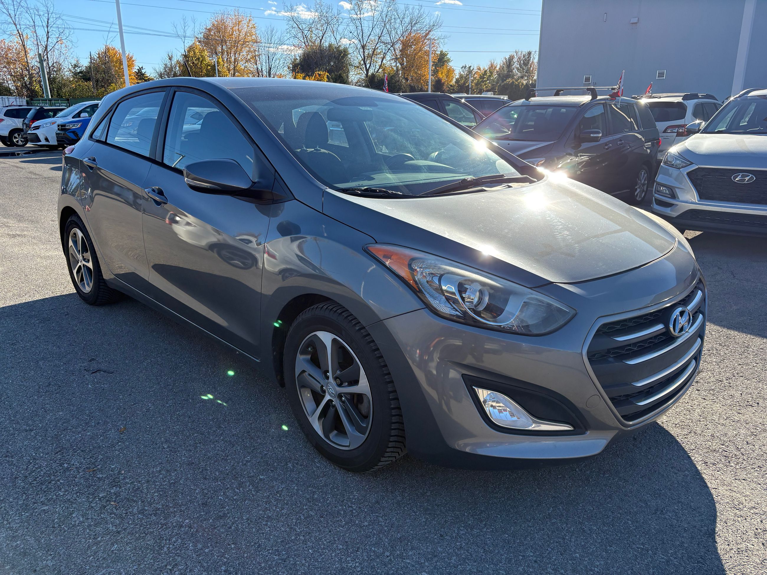 Photo Hyundai Elantra GT GLS - MANUAL - PANORAMIC SUNROOF - BLUETHOOT 2016 #3