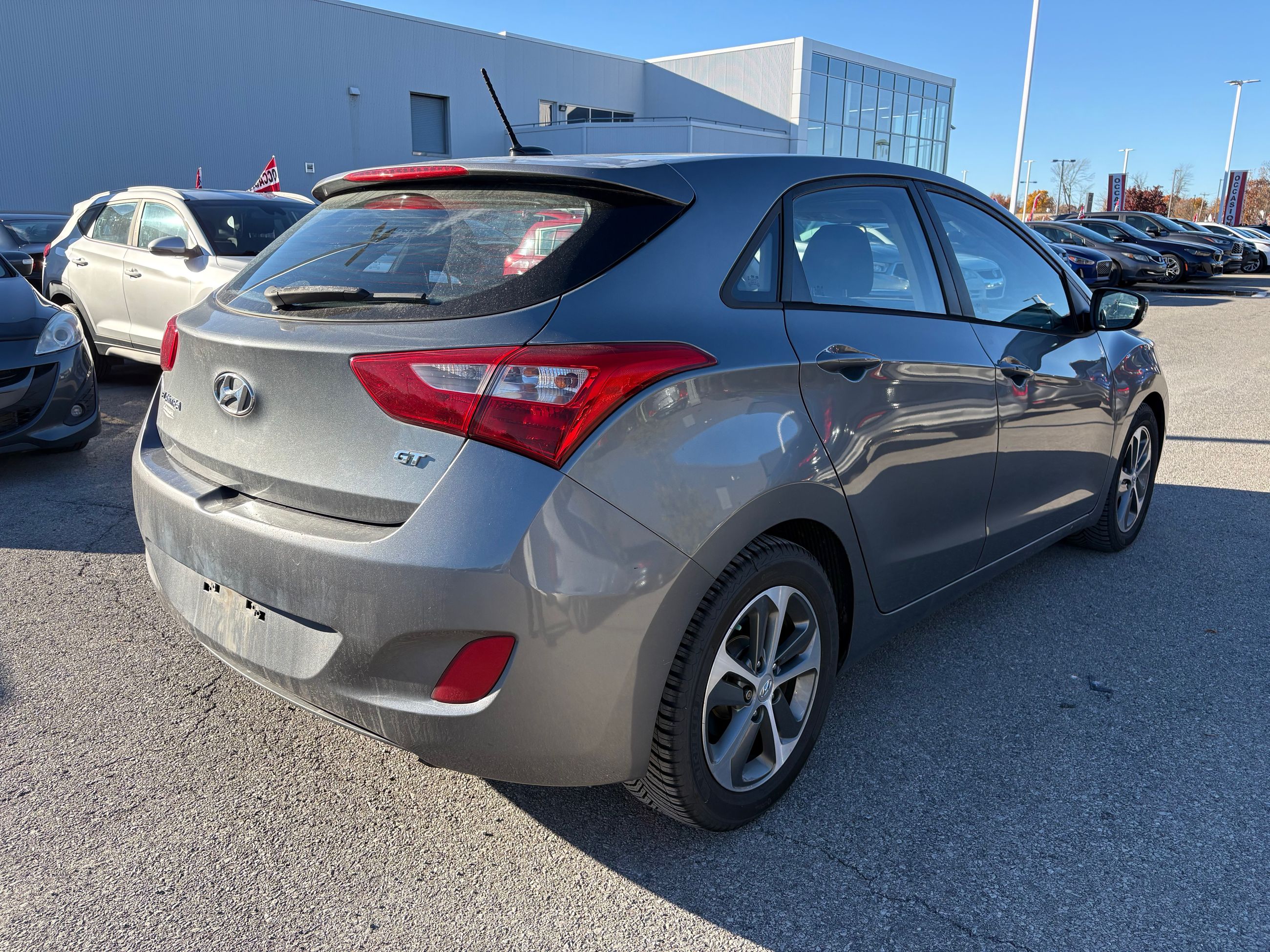 Photo Hyundai Elantra GT GLS - MANUAL - PANORAMIC SUNROOF - BLUETHOOT 2016 #5