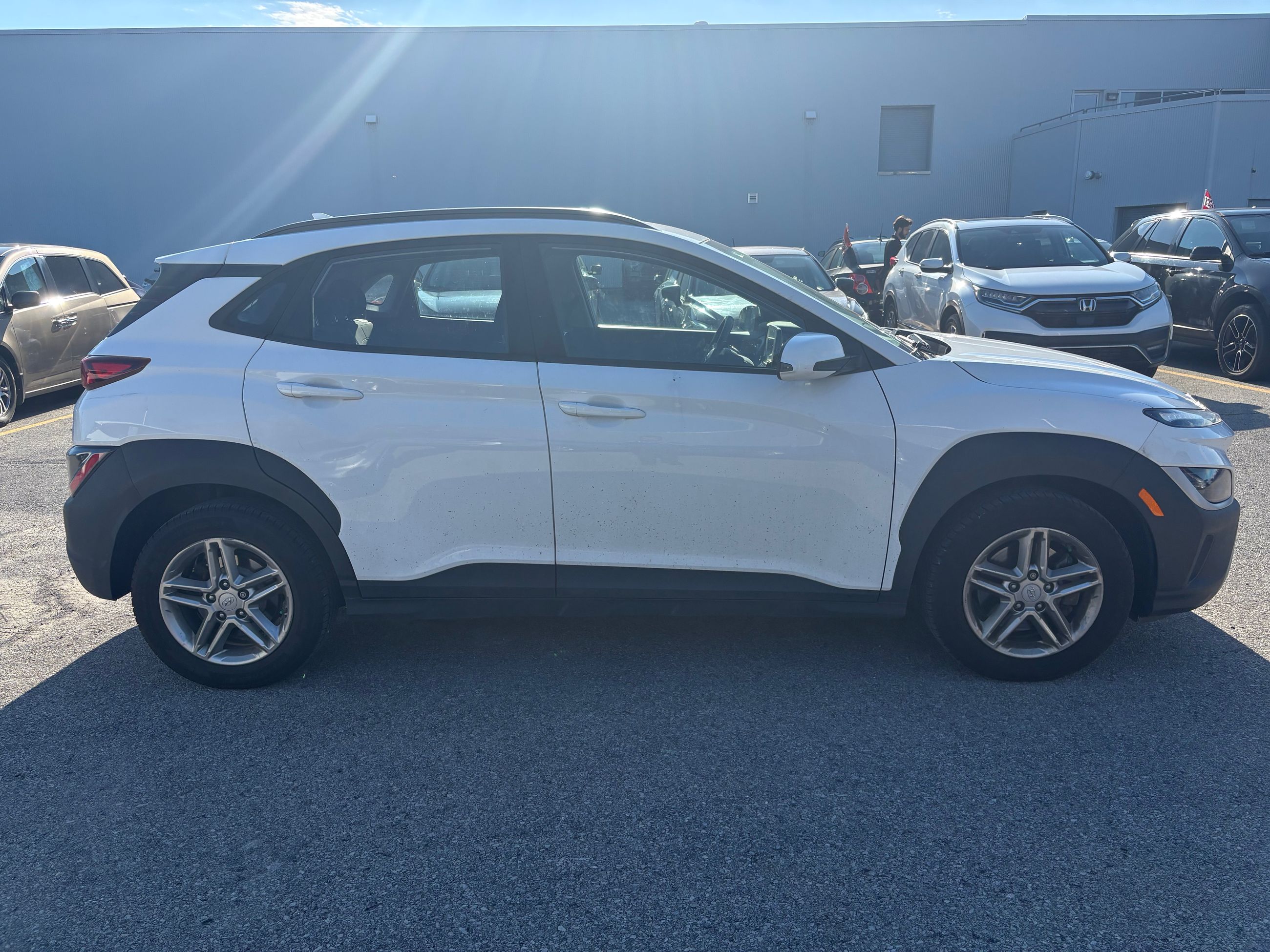 Photo 2022 Hyundai Kona ESSENTIAL - AWD - CARPLAY - HEATED SEATS #4