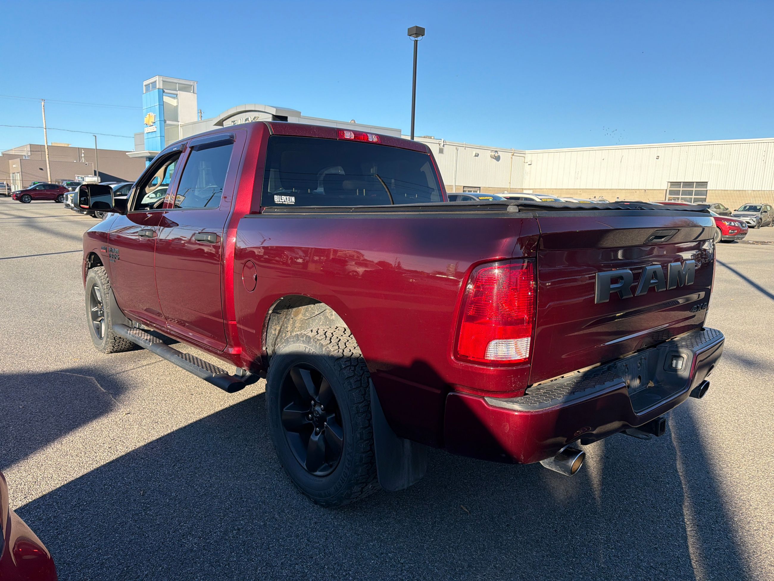 Photo Ram 1500 4WD CREW CAB EXPRESS JAMAIS ACCIDENTÉ, SUPER CONDITION 2021 #4