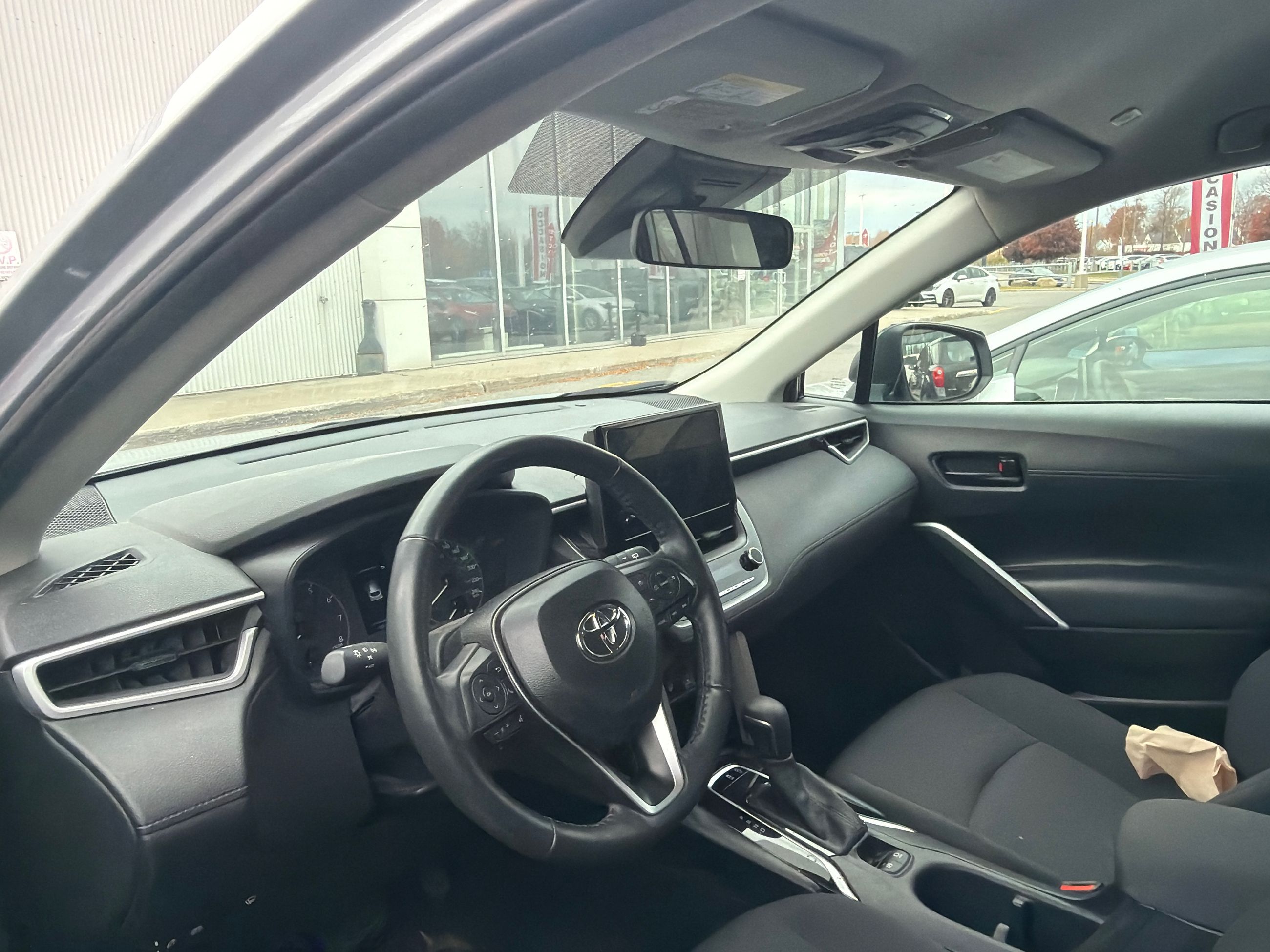 Photo Toyota Corolla Cross LE, A/C, POWER GROUP, CRUISE CONTROL 2025 #3
