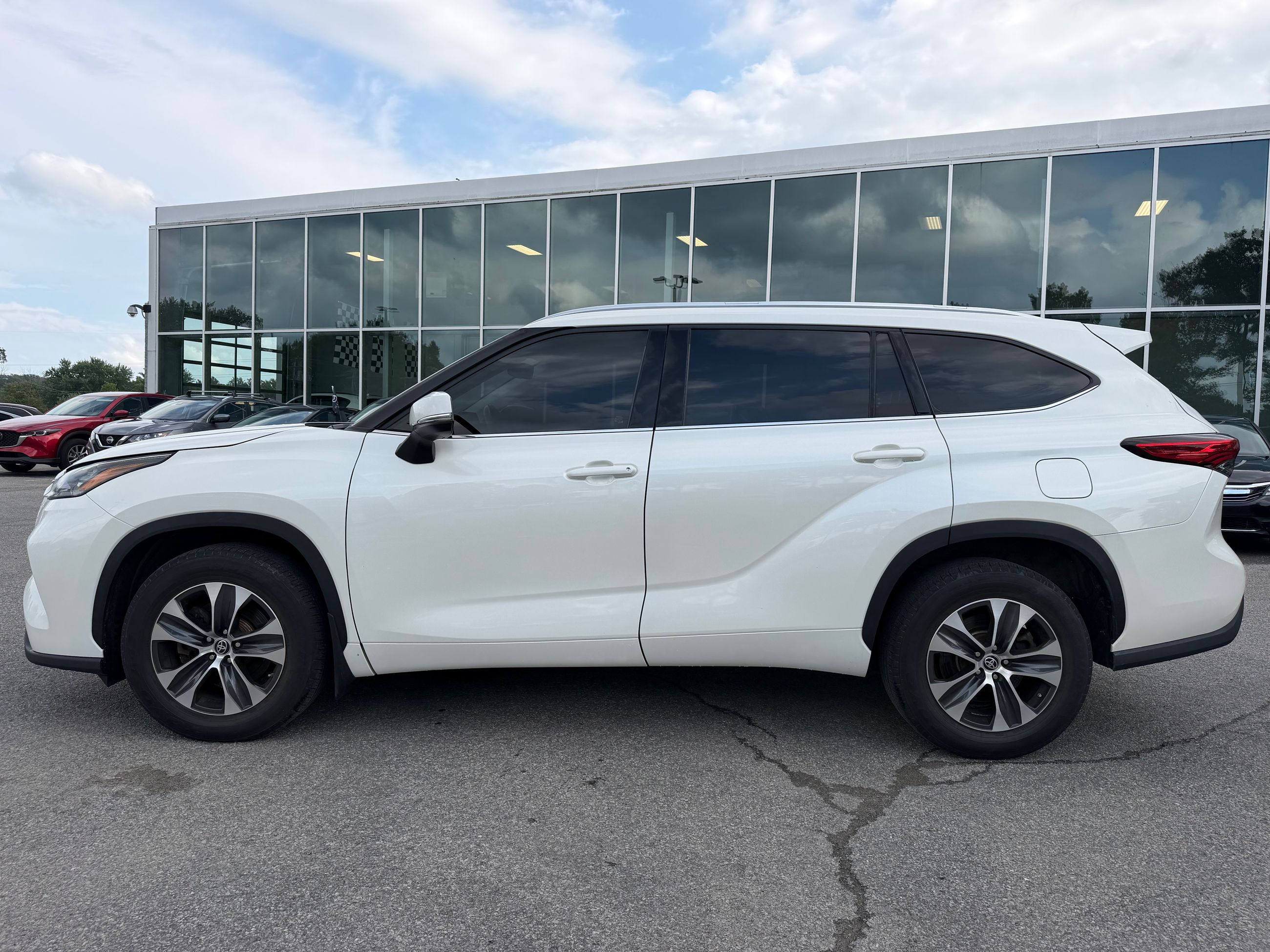 Photo 2020 Toyota Highlander XLE #3