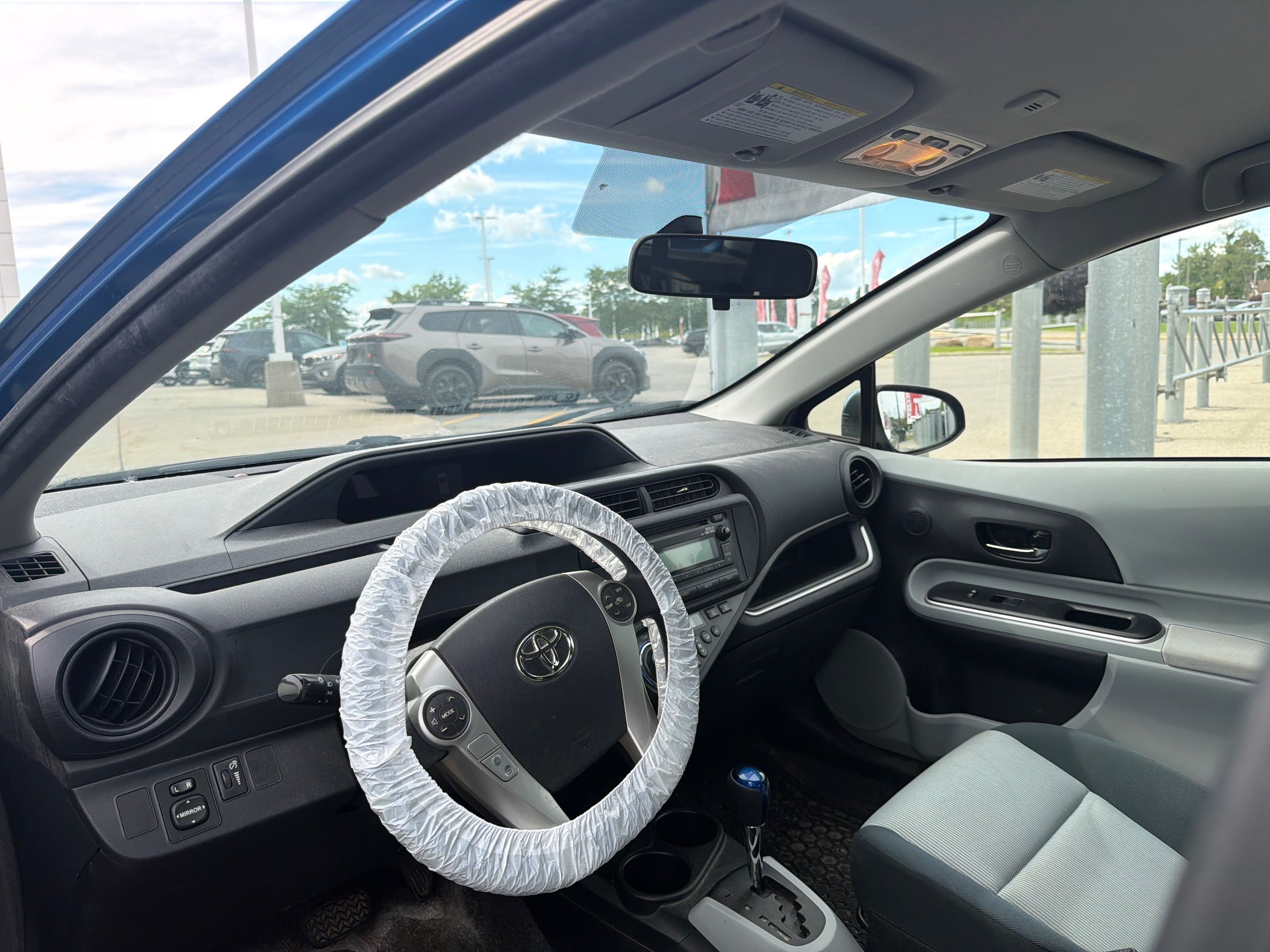 Photo 2014 Toyota Prius c A/C, POWER GROUP, BLUETOOTH, CRUISE #3