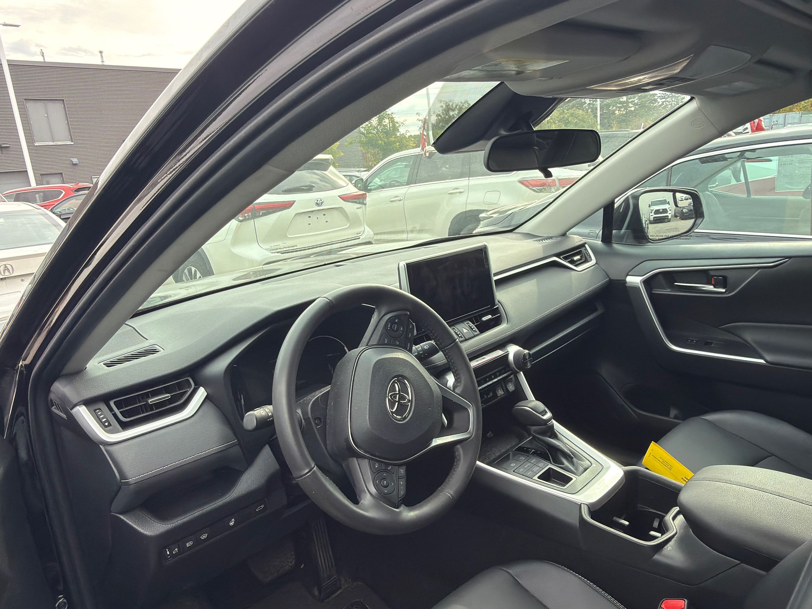 Photo 2024 Toyota RAV4 XLE, AWD, A/C, POWER GROUP, CRUISE, PUSH TO START #3