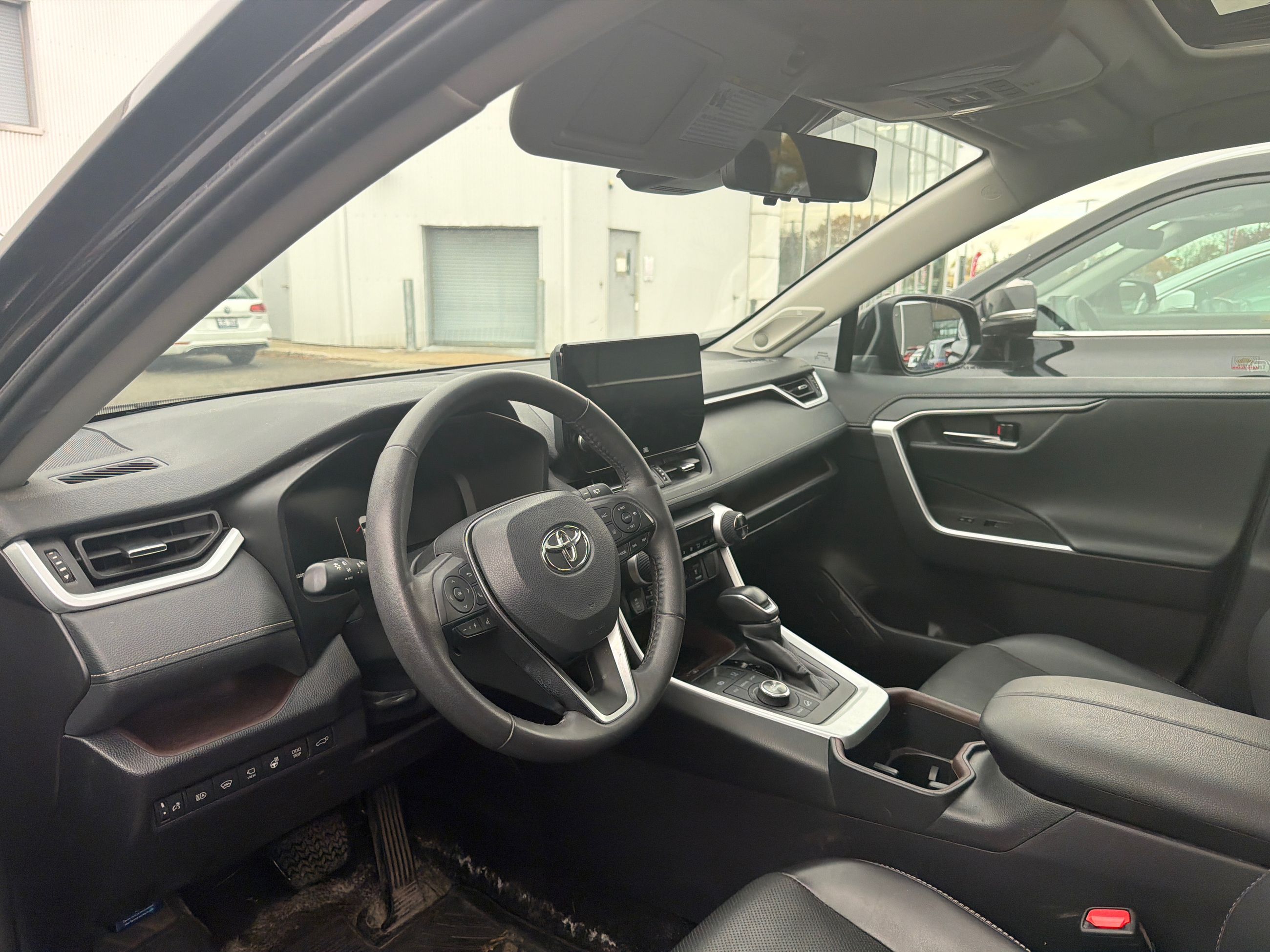 Photo 2024 Toyota RAV4 Limited, A/C, POWER GROUP, BLUETOOTH, CUIR #3