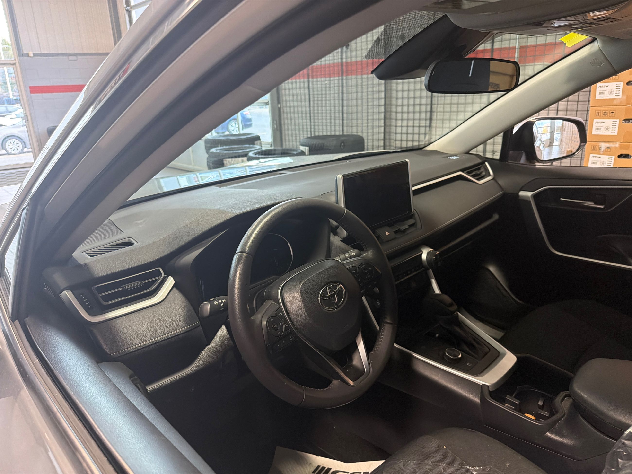 Photo 2025 Toyota RAV4 Hybrid XLE #3