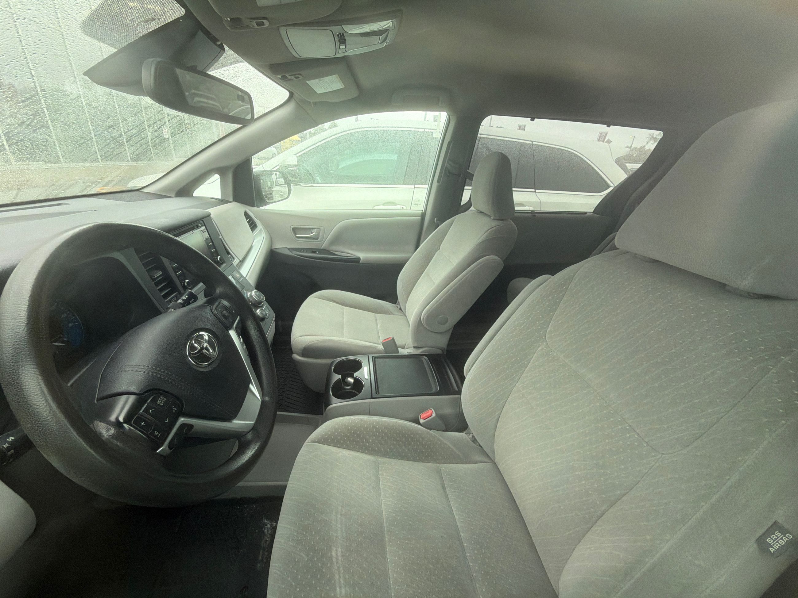 Photo Toyota Sienna LE, A/C, POWER GROUP, CRUISE CONTROL 2020 #3