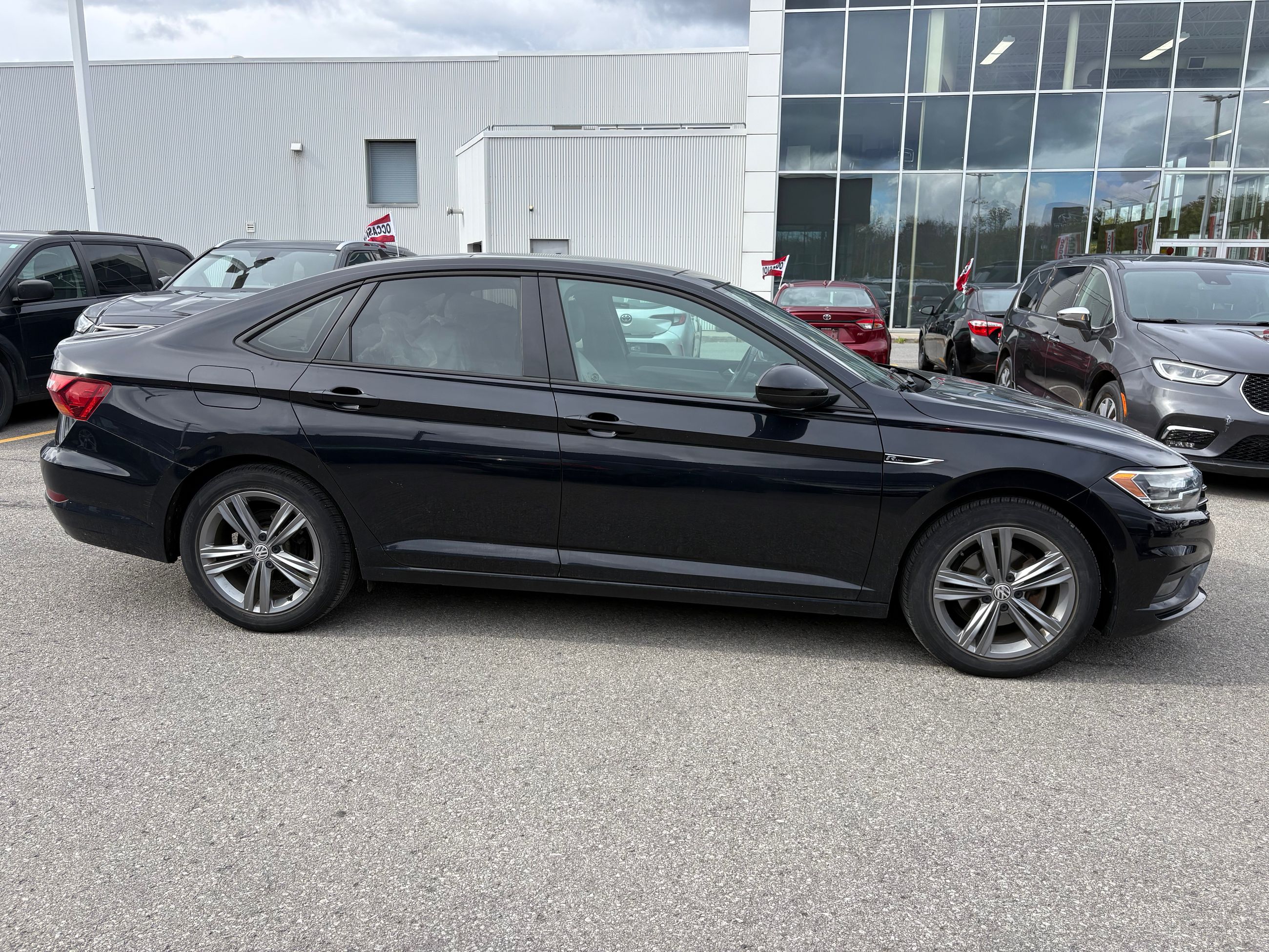 Photo Volkswagen Jetta R-LINE - LEATHER - SUNROOF - REMOTE STARTER 2019 #4