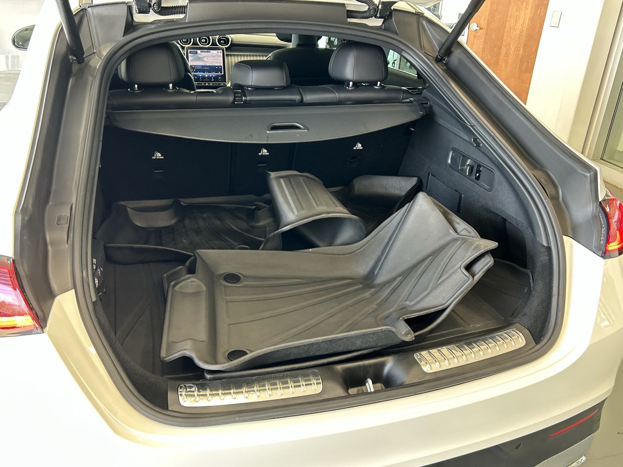 2024 Mercedes-Benz GLC300 in Mississauga, Ontario