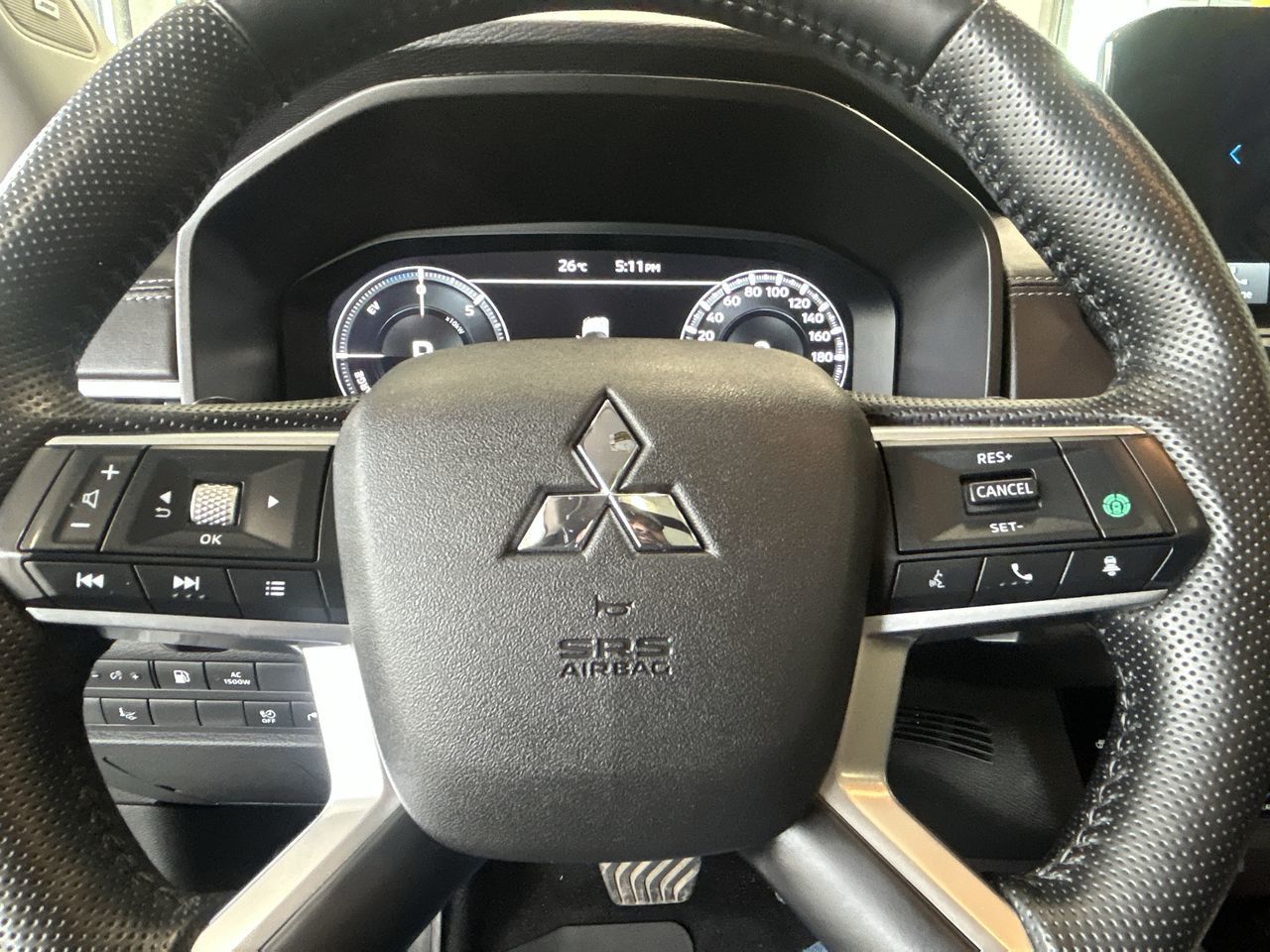 2024 Mitsubishi Outlander Plug-In Hybrid in Mississauga, Ontario