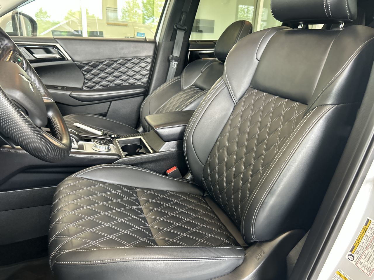2024 Mitsubishi Outlander Plug-In Hybrid in Mississauga, Ontario