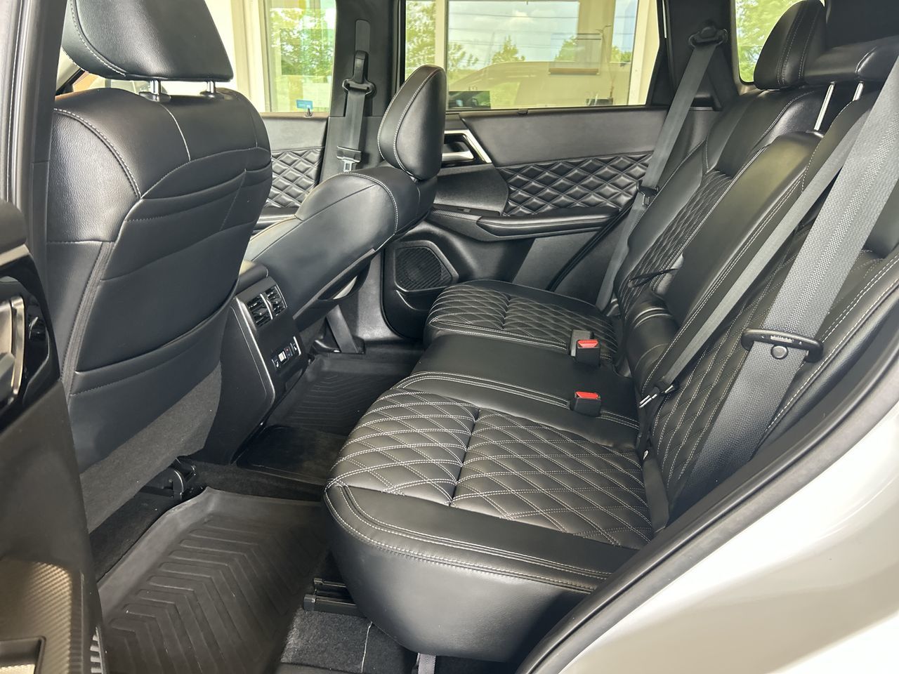 2024 Mitsubishi Outlander Plug-In Hybrid in Mississauga, Ontario