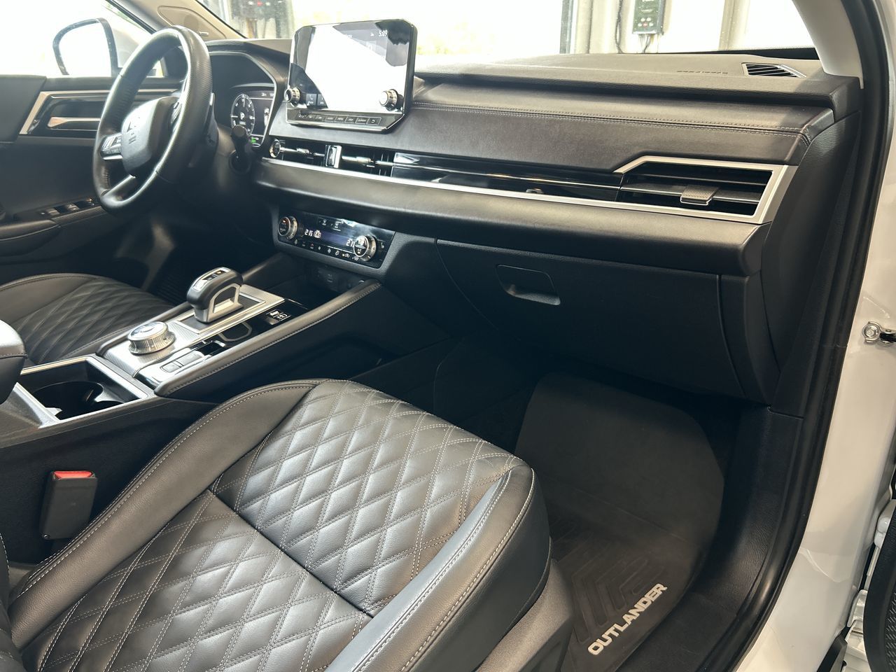 2024 Mitsubishi Outlander Plug-In Hybrid in Mississauga, Ontario