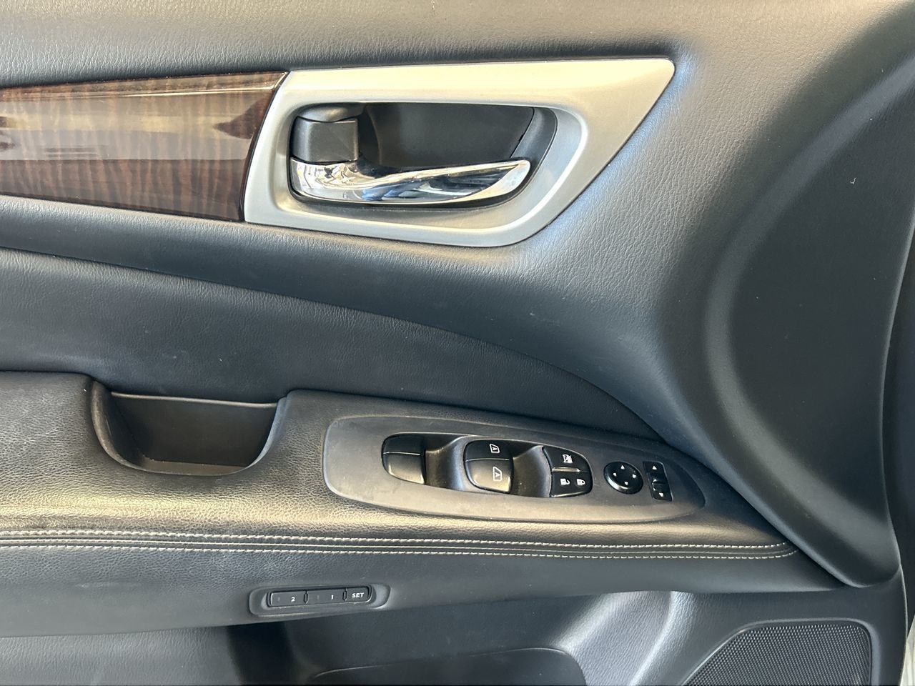 2015 Nissan Pathfinder in Mississauga, Ontario