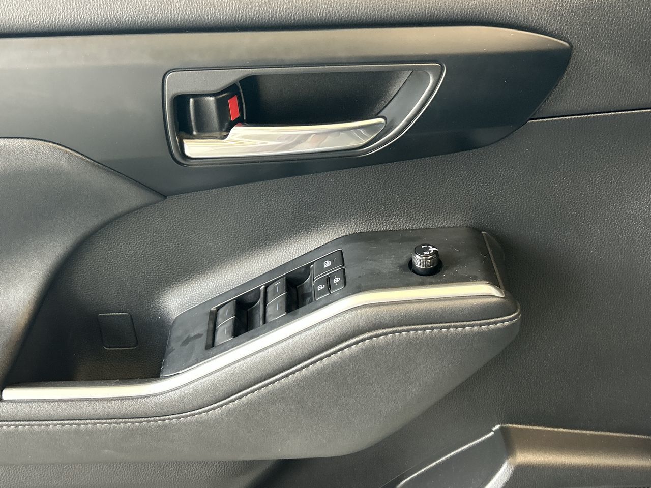 2020 Toyota Highlander in Mississauga, Ontario