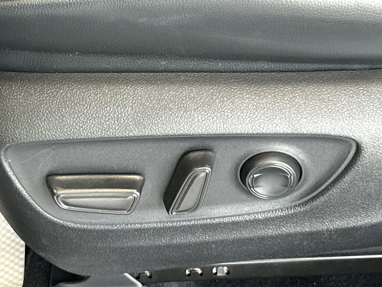 2020 Toyota Highlander in Mississauga, Ontario