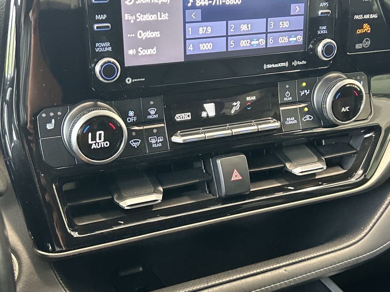 2020 Toyota Highlander in Mississauga, Ontario