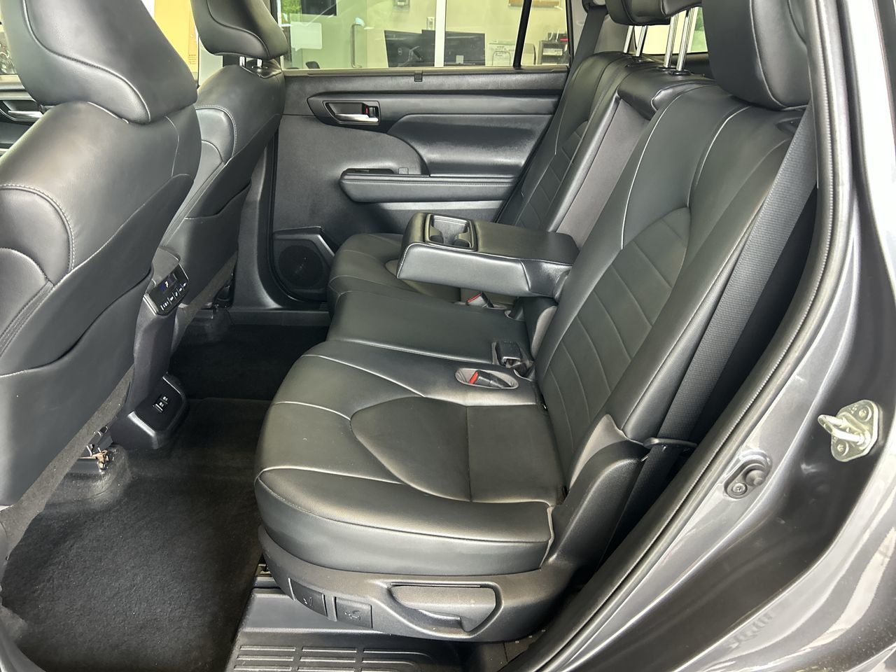 2020 Toyota Highlander in Mississauga, Ontario