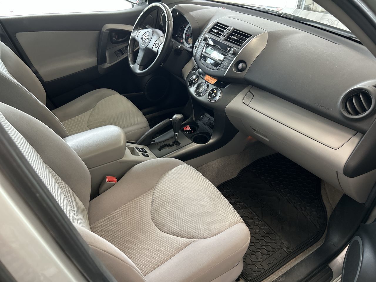 Toyota RAV4  2011 à Mississauga, Ontario