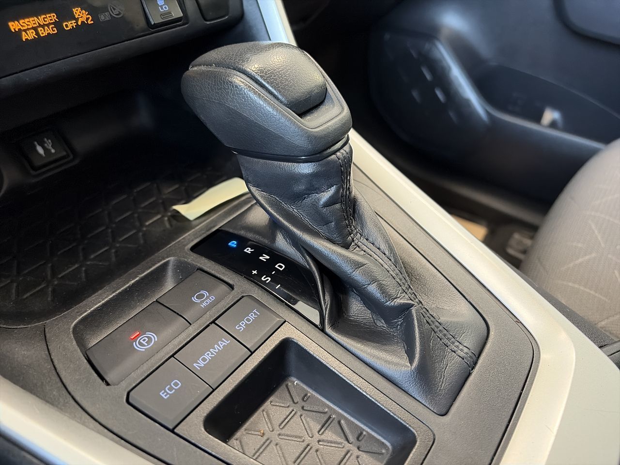 2019 Toyota RAV4 in Mississauga, Ontario