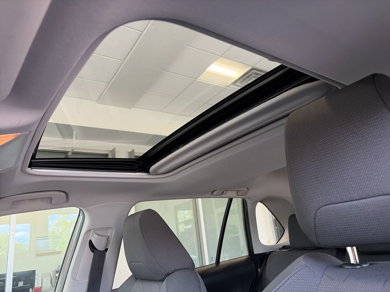 2019 Toyota RAV4 in Mississauga, Ontario