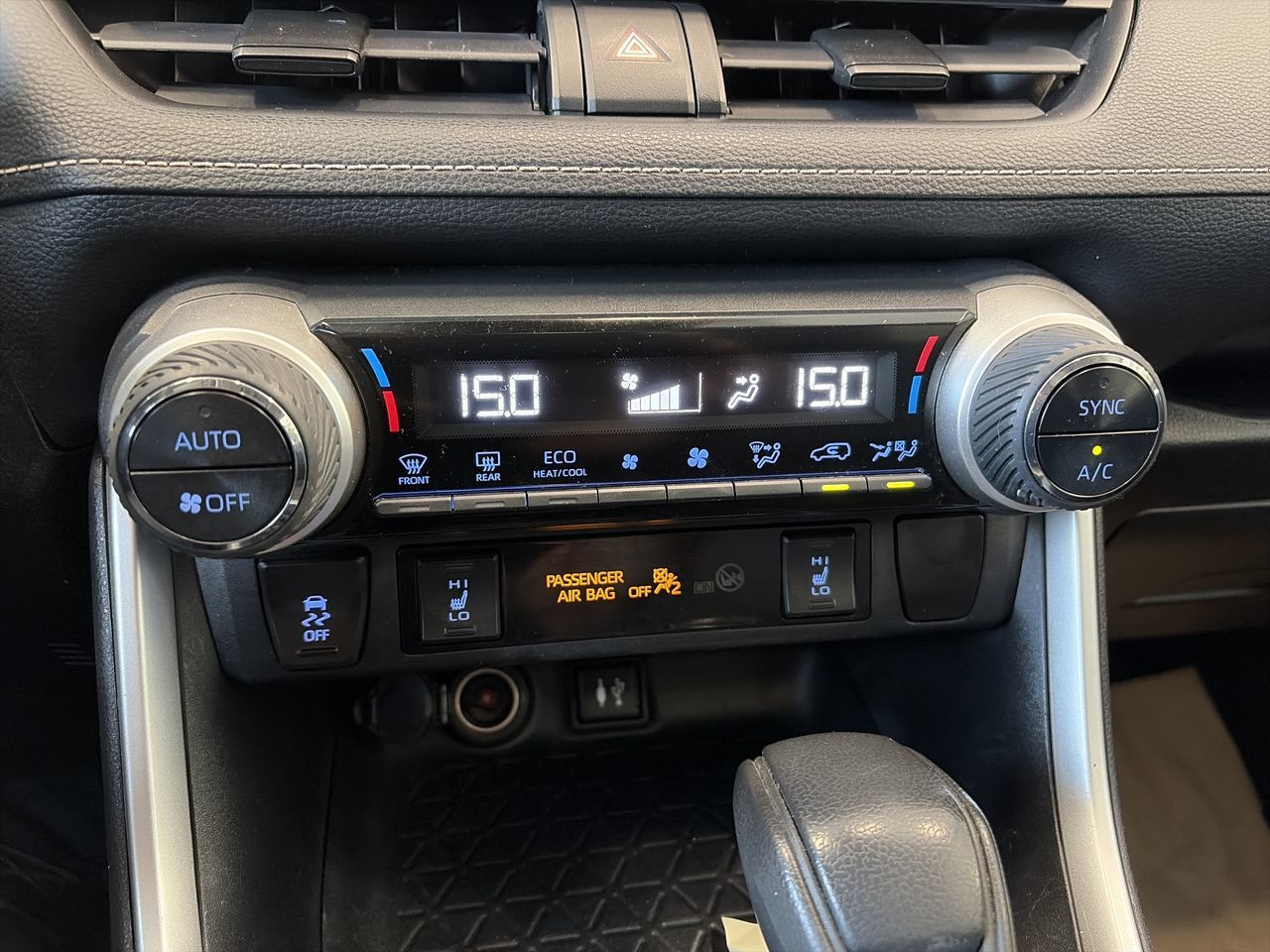 2019 Toyota RAV4 in Mississauga, Ontario