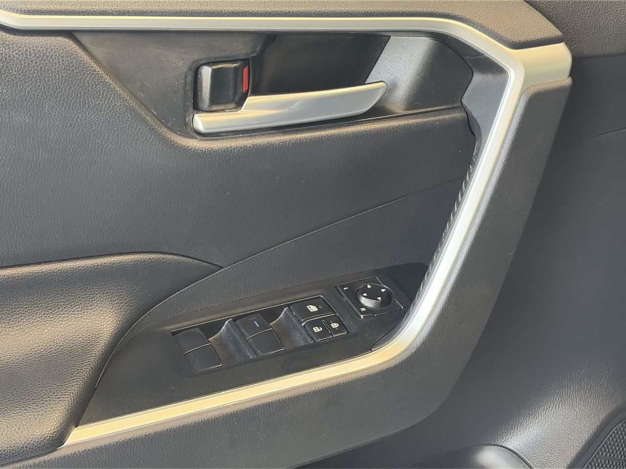 2019 Toyota RAV4 in Mississauga, Ontario