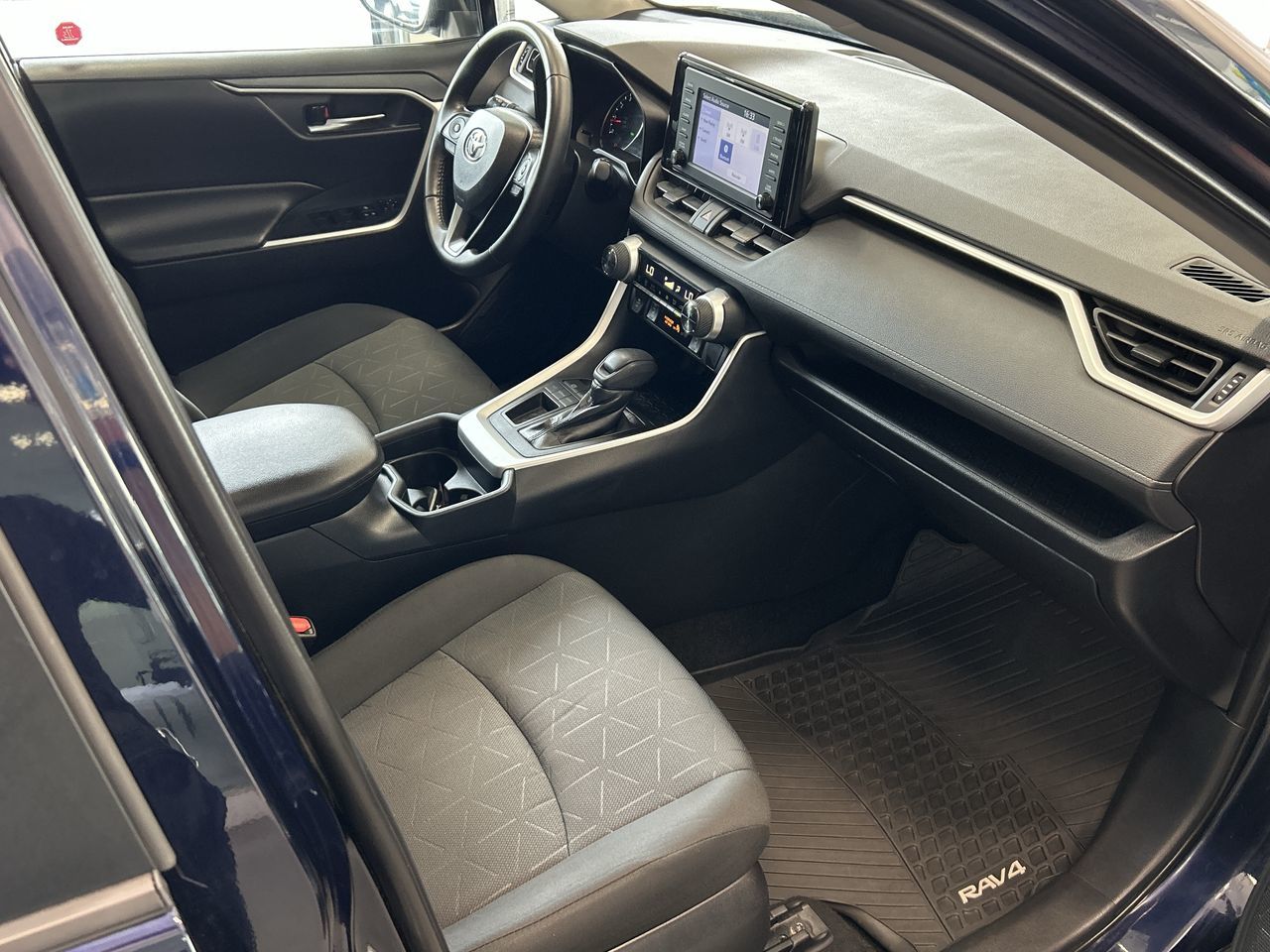 Toyota RAV4  2020 à Mississauga, Ontario