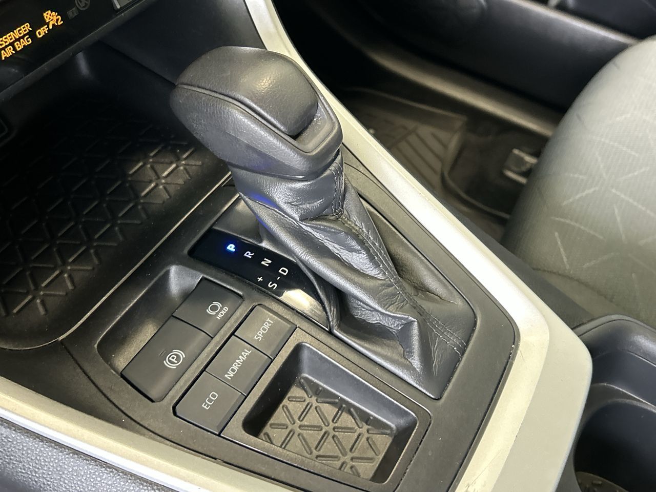 Toyota RAV4  2020 à Mississauga, Ontario