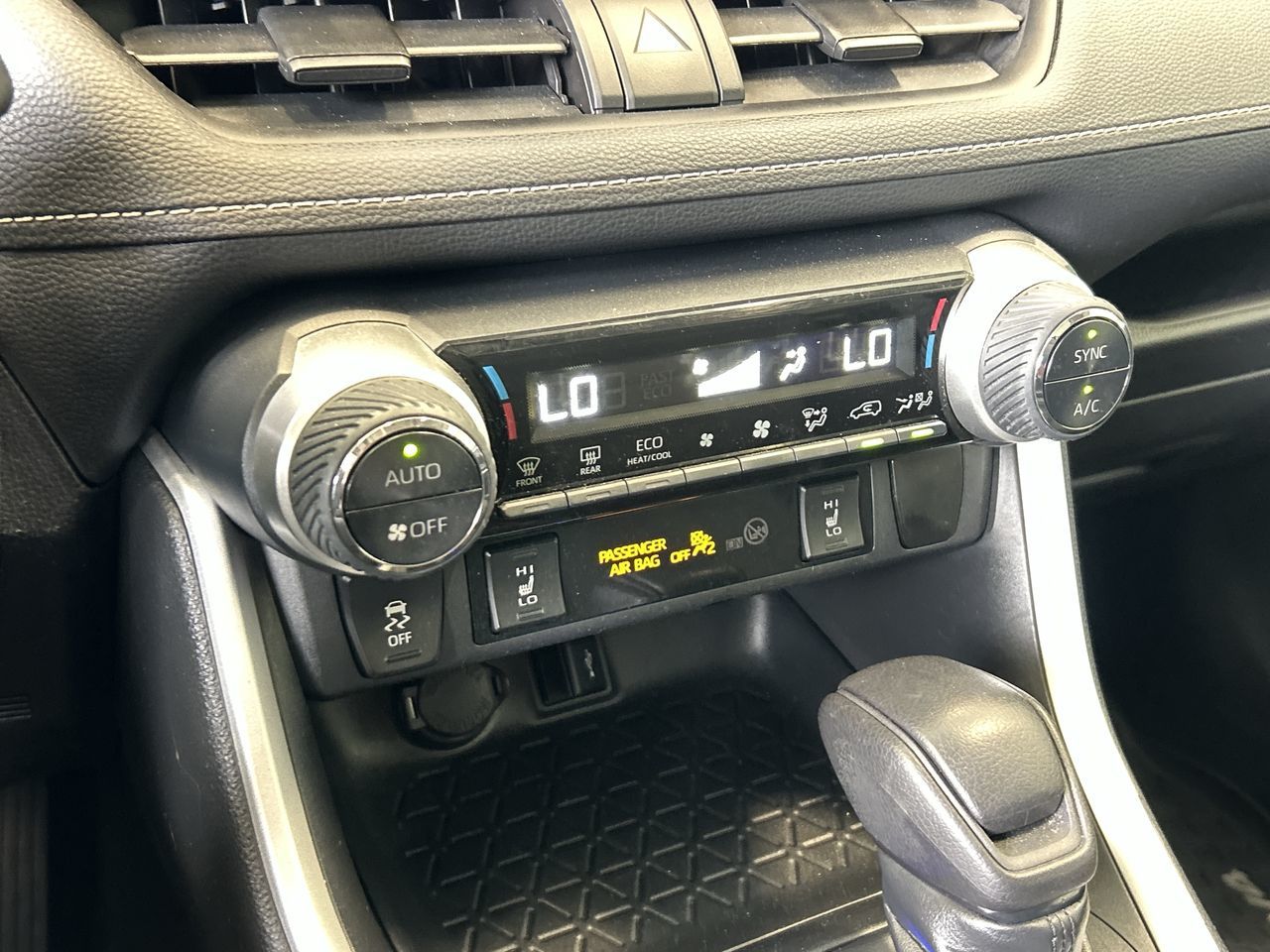 Toyota RAV4  2020 à Mississauga, Ontario